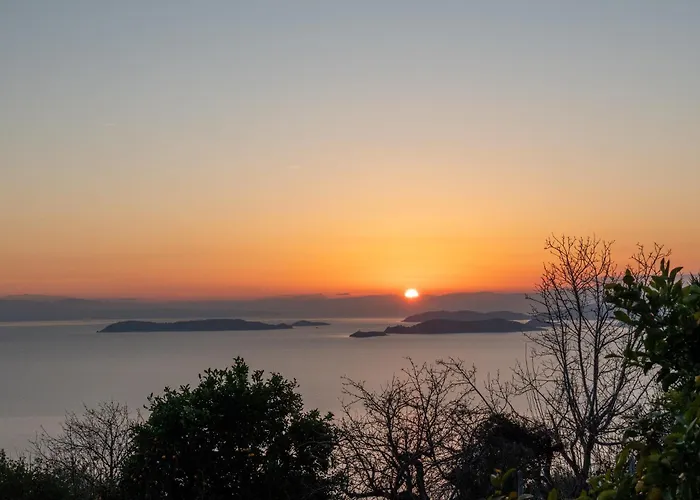 Yalee Grandpa's House * Λουτράκι